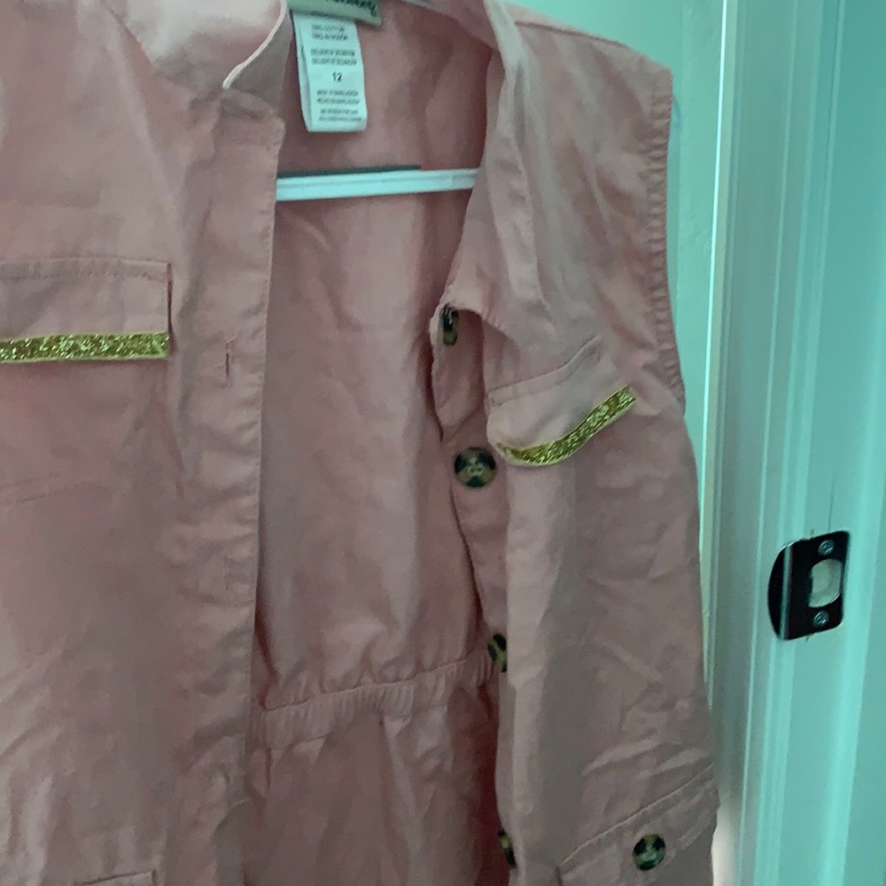 It’s a year old put it’s in good condition size 12 very nice texture has a